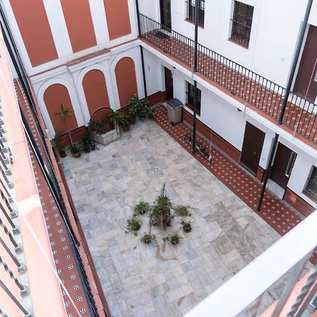 Muy Centrico Apto. En Tipico Patio Sevillano Exterior foto